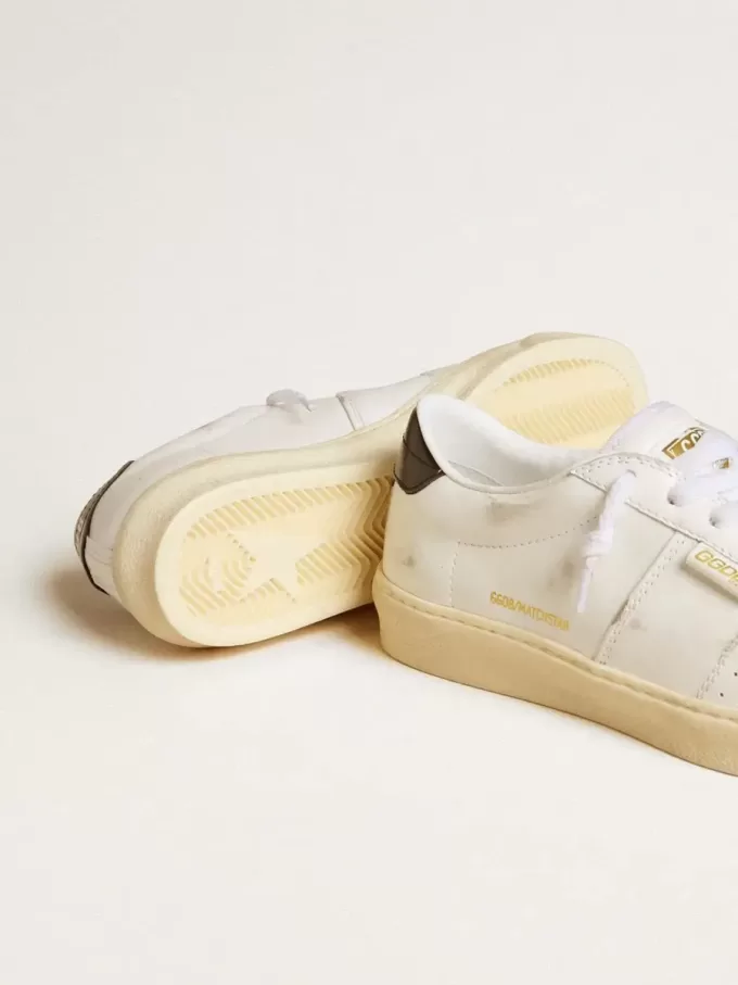 Matchstar für Damen aus weißem Leder mit dunkelblauer Lederferse