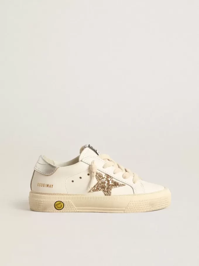 May Teen aus weißem Leder mit goldenem Glitzerstern und silberner Fersenlasche May Teen aus weißem Leder mit goldenem Glitzerstern und silberner Fersenlasche