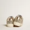 May Teen in Platin-Glitzer mit goldenem Lederstern und Fersenlasche