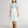 Mädchen-Hemdkleid aus weißer Baumwoll-Canvas mit blauem Marineprint und weißer Paspelierung