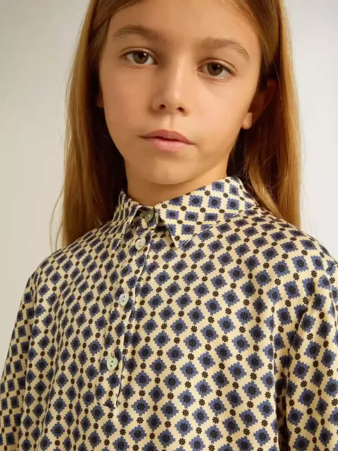 Mädchen-Poloshirt mit geometrischem Print