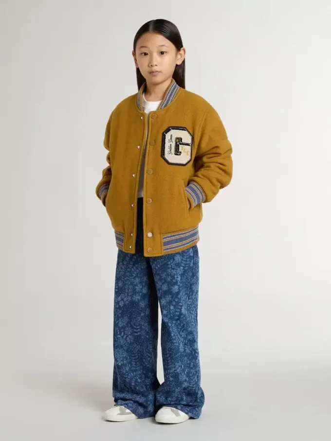 Mädchenjeans in mittlerer Waschung mit Print Mädchenjeans in mittlerer Waschung mit Print