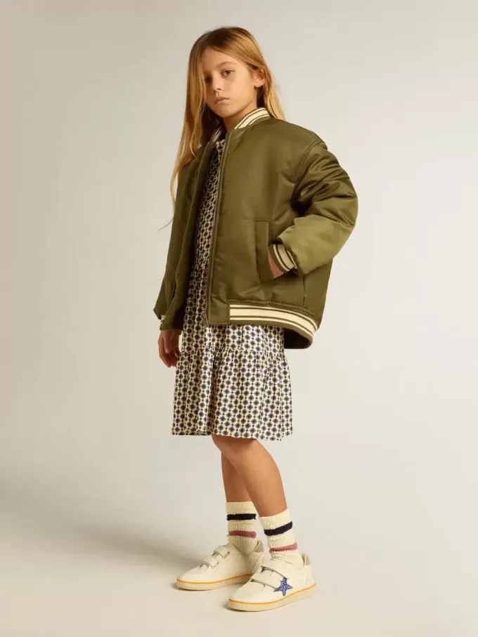Mädchenkleid mit geometrischem Print und abnehmbarem Kragen