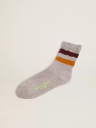 Melange-graue Socken mit Distressed-Details und zweifarbigen Streifen