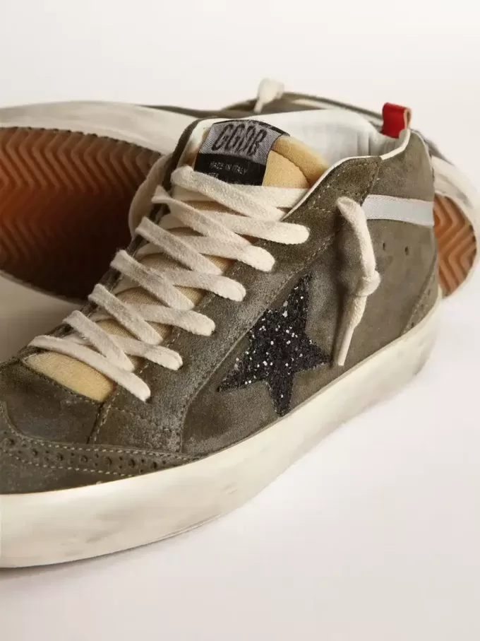 Mid-Star für Damen aus olivgrünem Wildleder mit schwarzem Glitzerstern und Fersenlasche aus Ponyfell Mid-Star für Damen aus olivgrünem Wildleder mit schwarzem Glitzerstern und Fersenlasche aus Ponyfell