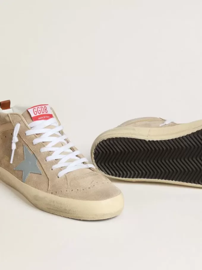 Mid Star für Herren aus beigem Wildleder mit hellblauem Lederstern und Fersenlasche Mid Star für Herren aus beigem Wildleder mit hellblauem Lederstern und Fersenlasche