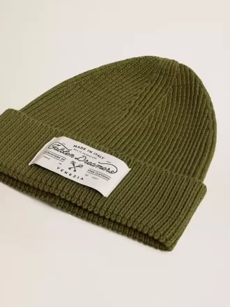 Militärgrüne Baumwollmütze mit appliziertem Label auf der Vorderseite