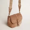Mittlere Sally-Tasche aus aschfarbenem Wildleder mit kontrastierender Schnalle und Schulterriemen
