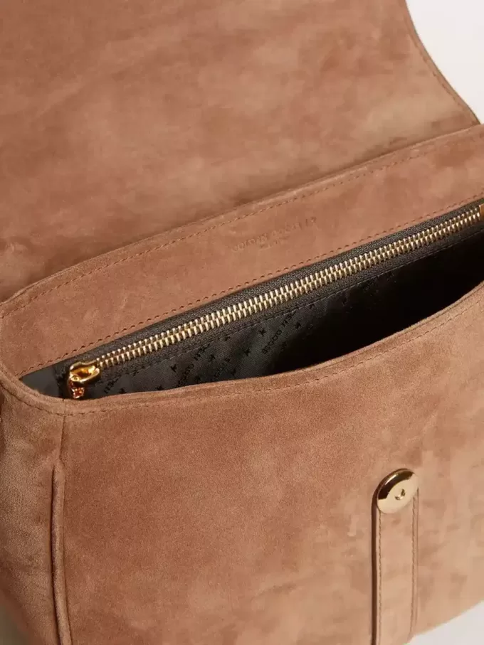 Mittlere Sally-Tasche aus aschfarbenem Wildleder mit kontrastierender Schnalle und Schulterriemen