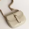 Mittlere Sally-Tasche aus Porzellanleder mit Schnalle und kontrastierendem Schulterriemen