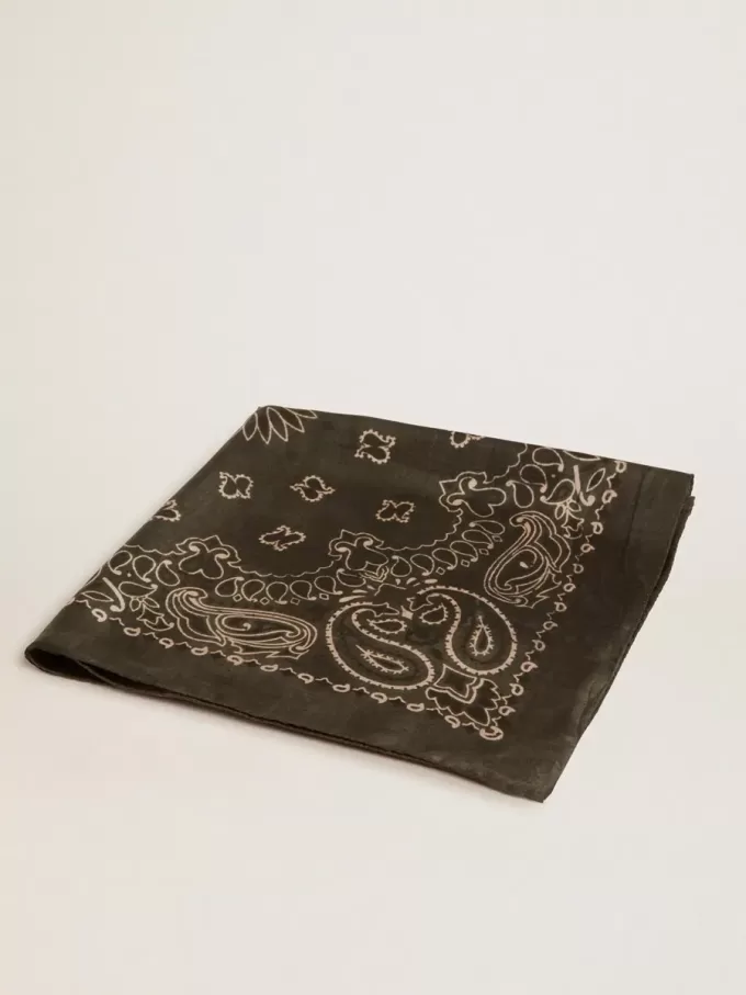 Moosgrüner Schal mit Paisley-Muster