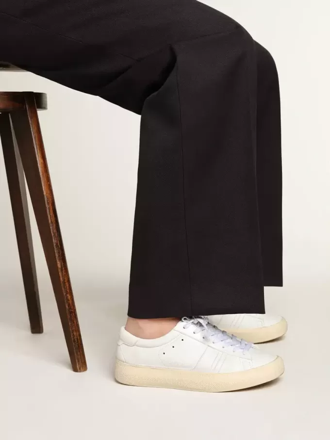 Nachhaltige Sneakers Yatay Model 1B mit weißem Obermaterial auf Bio-Basis und weißem Y