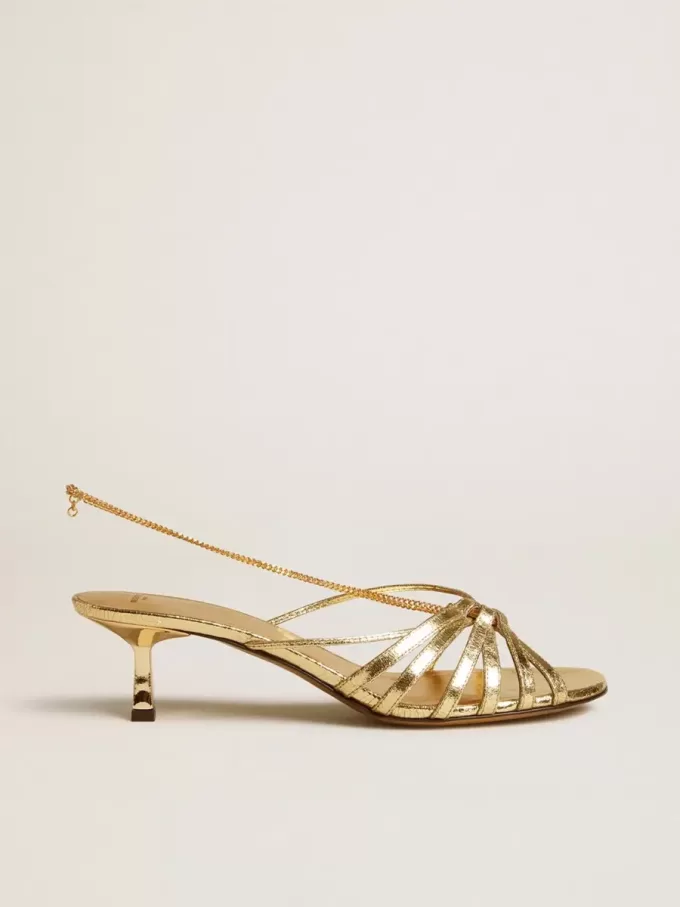 Nico Kitten-Heel-Sandalen aus metallisch goldenem Leder Nico Kitten-Heel-Sandalen aus metallisch goldenem Leder