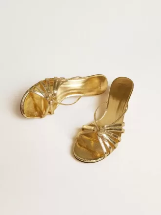Nico Kitten-Heel-Sandalen aus metallisch goldenem Leder