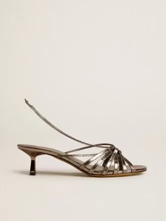 Nico Kitten-Heel-Sandalen aus metallisch grauem Leder
