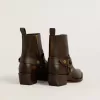 Niedrige Debbie-Stiefel aus dunkelbraunem Leder mit abnehmbarer Schnalle Niedrige Debbie-Stiefel aus dunkelbraunem Leder mit abnehmbarer Schnalle