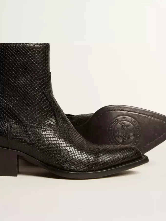 Niedrige Debbie-Stiefel aus schwarzem Leder mit Schlangenprint
