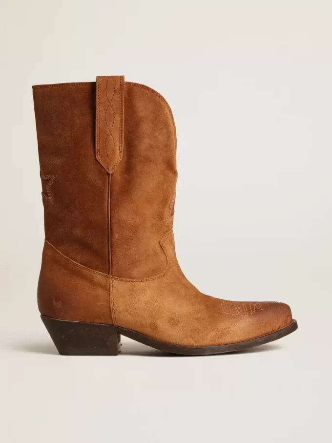 Niedrige Wish Star-Stiefel aus cognacfarbenem Wildleder mit eingearbeitetem Stern Niedrige Wish Star-Stiefel aus cognacfarbenem Wildleder mit eingearbeitetem Stern