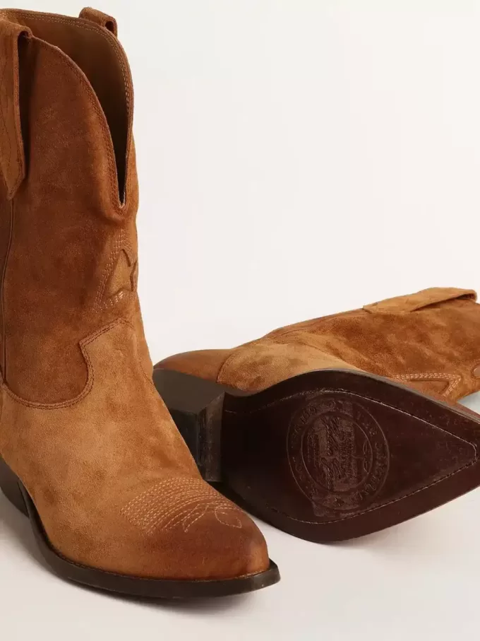 Niedrige Wish Star-Stiefel aus cognacfarbenem Wildleder mit eingearbeitetem Stern Niedrige Wish Star-Stiefel aus cognacfarbenem Wildleder mit eingearbeitetem Stern