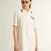 Oasis Polo-Kleid für Damen aus weißem, perforiertem Jersey mit burgunderroten Streifen