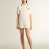 Oasis Polo-Kleid für Damen aus weißem, perforiertem Jersey mit burgunderroten Streifen