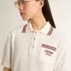 Oasis Polo-Kleid für Damen aus weißem, perforiertem Jersey mit burgunderroten Streifen