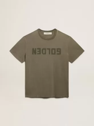 Olivgrünes Herren-T-Shirt mit goldenem Schriftzug