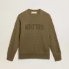 Olivgrünes Sweatshirt für Herren mit goldenem Schriftzug Olivgrünes Sweatshirt für Herren mit goldenem Schriftzug