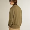 Olivgrünes Sweatshirt für Herren mit goldenem Schriftzug Olivgrünes Sweatshirt für Herren mit goldenem Schriftzug
