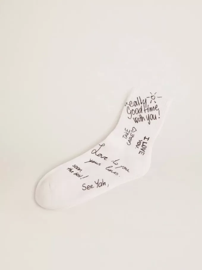 Optisch weiße Socken mit schwarzem Schriftzug Optisch weiße Socken mit schwarzem Schriftzug