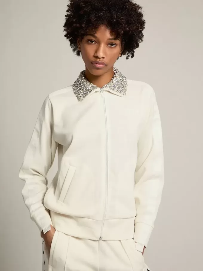 Papyrusweißes Sweatshirt mit Reißverschluss und Kristallkragen aus der Denise Star Collection