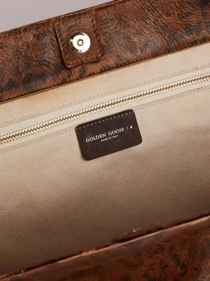 Pasadena-Tasche aus gehämmertem Leder mit Leopardenmuster und kontrastierenden schwarzen Griffen Pasadena-Tasche aus gehämmertem Leder mit Leopardenmuster und kontrastierenden schwarzen Griffen