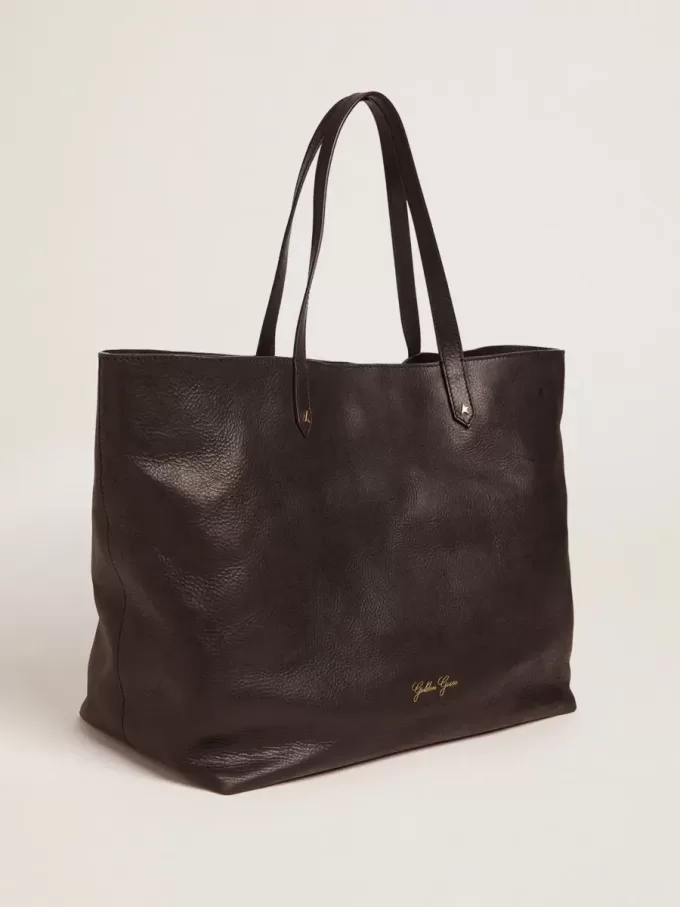 Pasadena-Tasche aus schwarzem, gehämmertem Leder mit goldenem Logo auf der Vorderseite