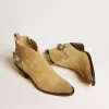 Patty Stiefeletten aus sandfarbenem gewachstem Wildleder Patty Stiefeletten aus sandfarbenem gewachstem Wildleder