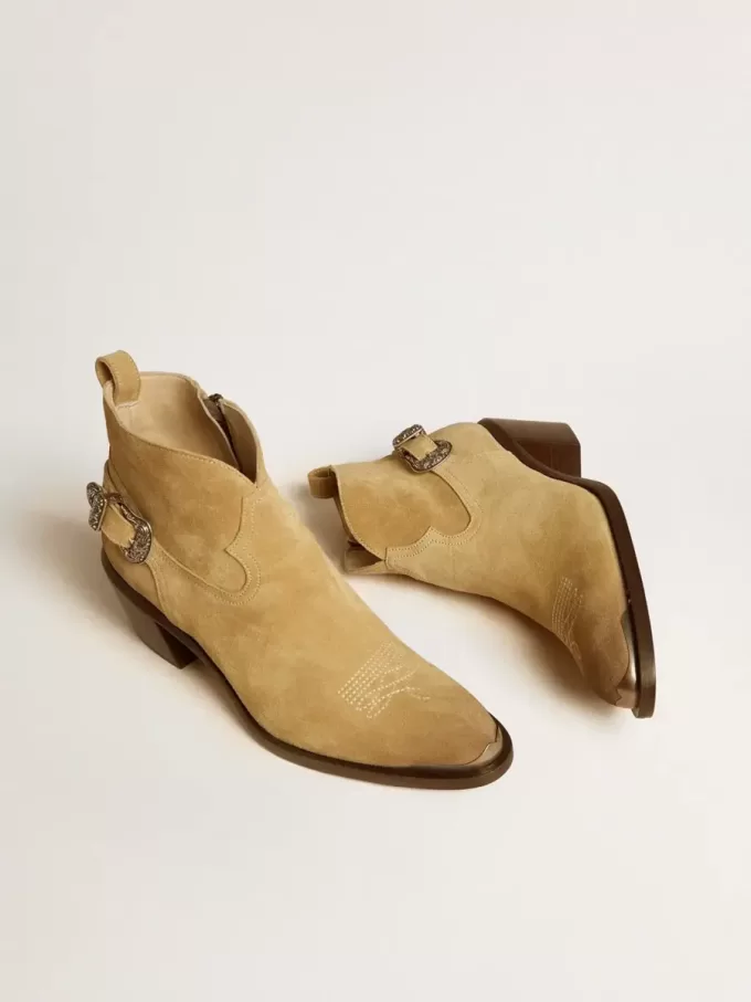 Patty Stiefeletten aus sandfarbenem gewachstem Wildleder Patty Stiefeletten aus sandfarbenem gewachstem Wildleder