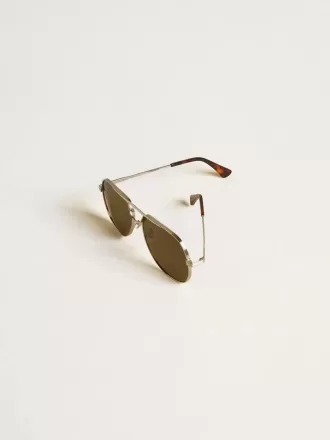 Pilotenbrille mit silbernem Rahmen und grünen Gläsern Pilotenbrille mit silbernem Rahmen und grünen Gläsern