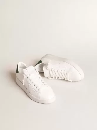 Purestar mit weißem Stern aus biobasiertem Material und mattschwarzer Lederlasche an der Ferse Purestar mit weißem Stern aus biobasiertem Material und mattschwarzer Lederlasche an der Ferse