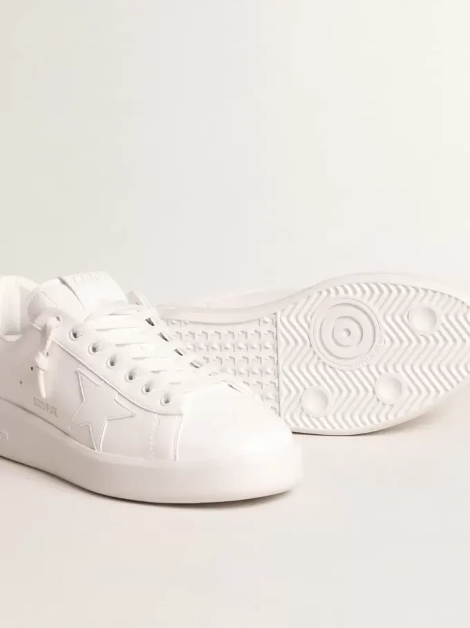 Purestar mit weißem Stern aus biobasiertem Material und mattschwarzer Lederlasche an der Ferse Purestar mit weißem Stern aus biobasiertem Material und mattschwarzer Lederlasche an der Ferse