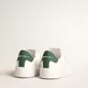 Purestar mit weißem Stern aus biobasiertem Material und mattschwarzer Lederlasche an der Ferse Purestar mit weißem Stern aus biobasiertem Material und mattschwarzer Lederlasche an der Ferse