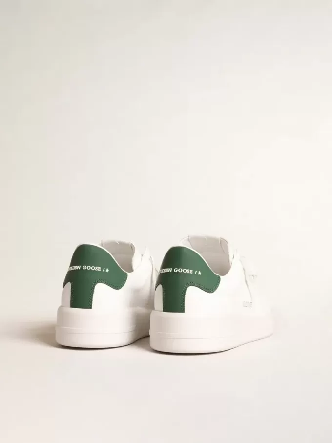 Purestar mit weißem Stern aus biobasiertem Material und mattschwarzer Lederlasche an der Ferse Purestar mit weißem Stern aus biobasiertem Material und mattschwarzer Lederlasche an der Ferse