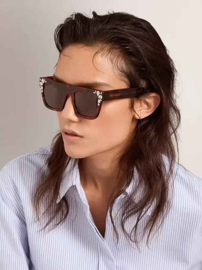 Quadratische Sonnenbrille mit havannabraunem Rahmen und Kristallen Quadratische Sonnenbrille mit havannabraunem Rahmen und Kristallen