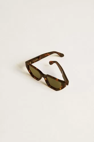 Rechteckige Sonnenbrille mit havannabraunem Rahmen