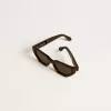 Rechteckige Sonnenbrille mit schwarzem Rahmen und Gläsern Rechteckige Sonnenbrille mit schwarzem Rahmen und Gläsern