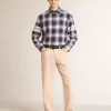 Rosa gefärbte Herrenjeans