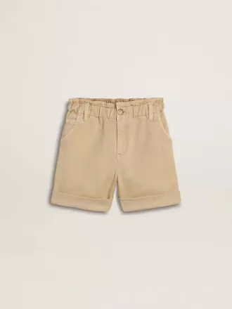Sandfarbene Shorts für Mädchen mit gesticktem Logo