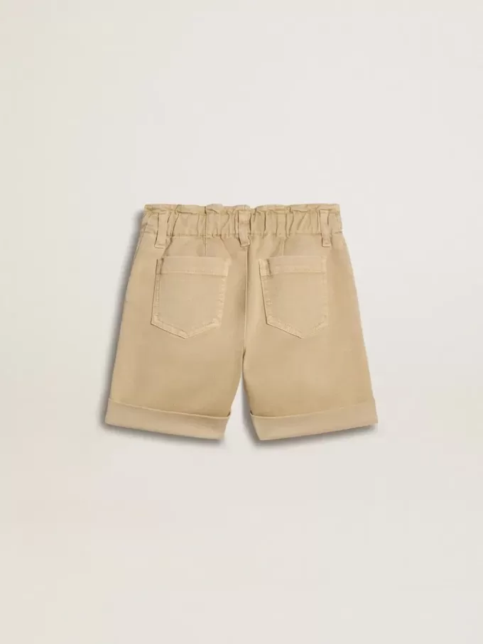 Sandfarbene Shorts für Mädchen mit gesticktem Logo