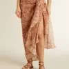 Sarong aus Baumwollvoile mit Allover-Print in Weiß und Ziegelrot