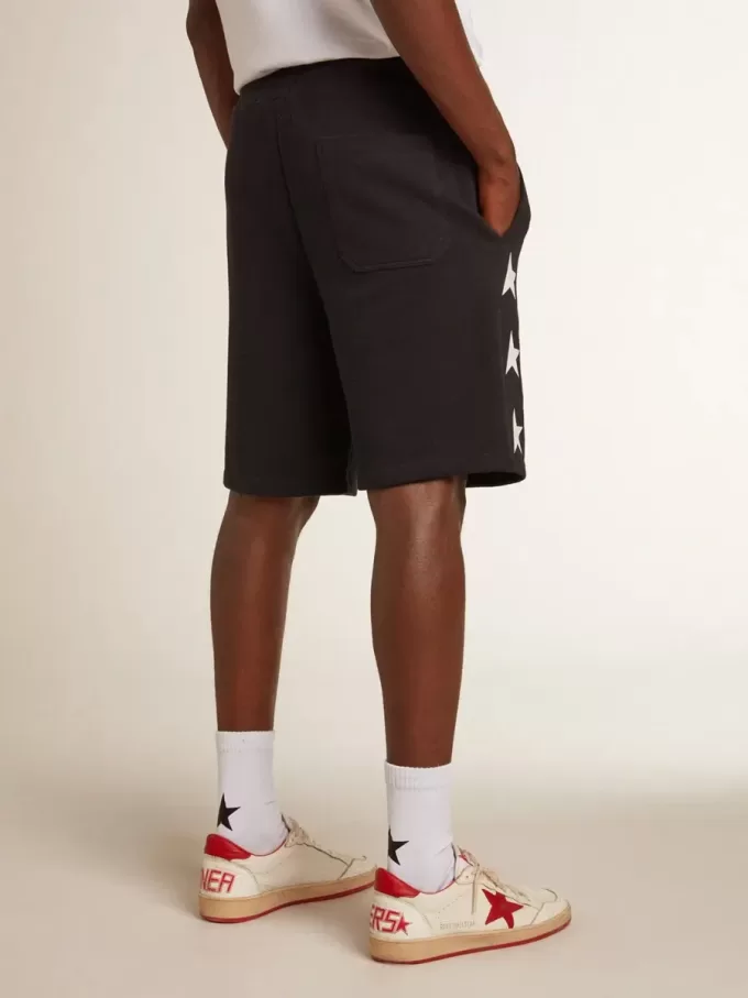 Schwarze Bermudashorts für Herren mit weißen Sternen Schwarze Bermudashorts für Herren mit weißen Sternen