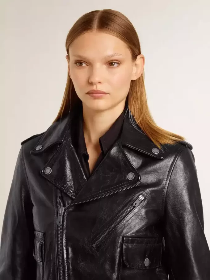 Schwarze Damen-Bikerjacke aus Leder mit Glanzeffekt