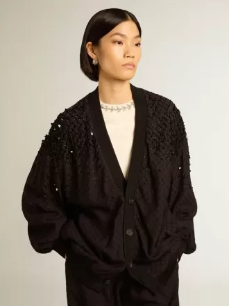 Schwarze Damenstrickjacke mit schattierter Stickerei Schwarze Damenstrickjacke mit schattierter Stickerei